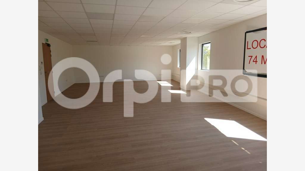 Beaux bureaux 74m² état neuf à louer à Fabrègues