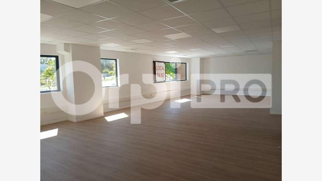 Beaux bureaux 74m² état neuf à louer à Fabrègues
