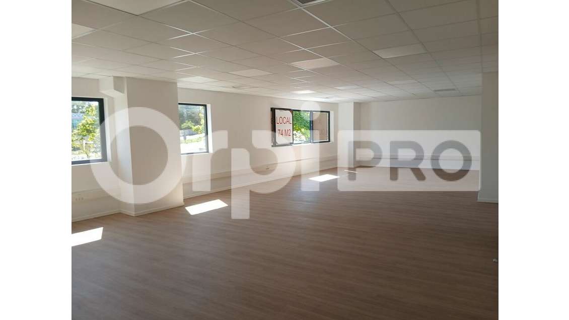 Beaux bureaux 74m² état neuf à louer à Fabrègues
