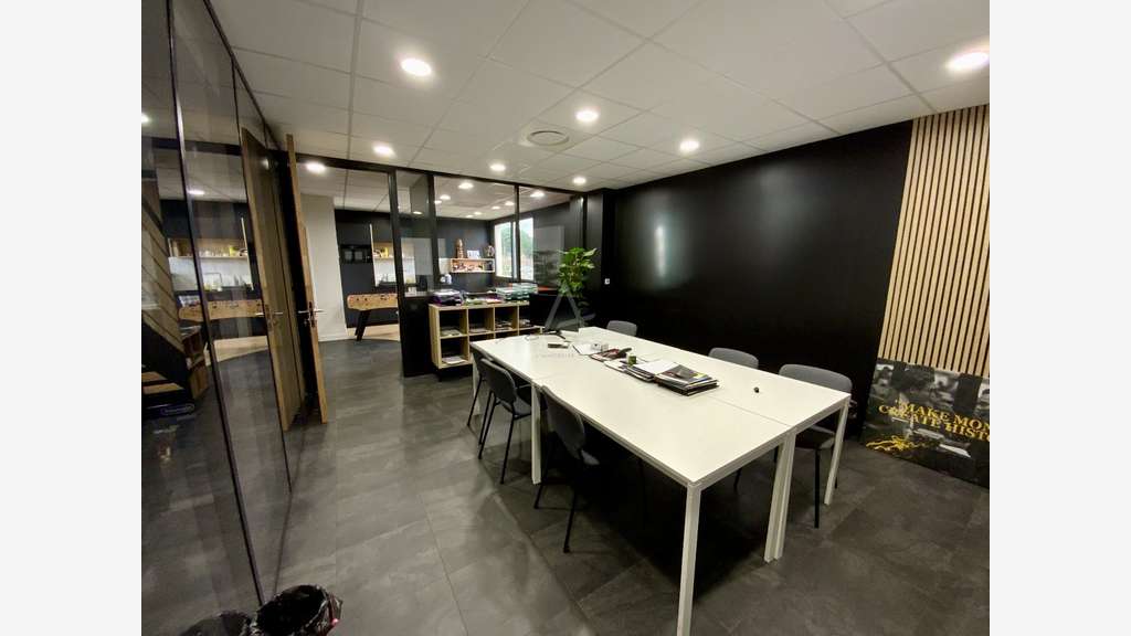 A louer local d'activité 166m² en ZA Fabrègues, 