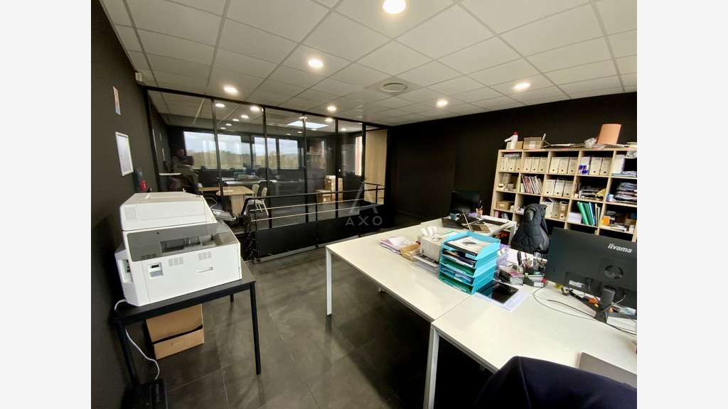A louer local d'activité 166m² en ZA Fabrègues, 