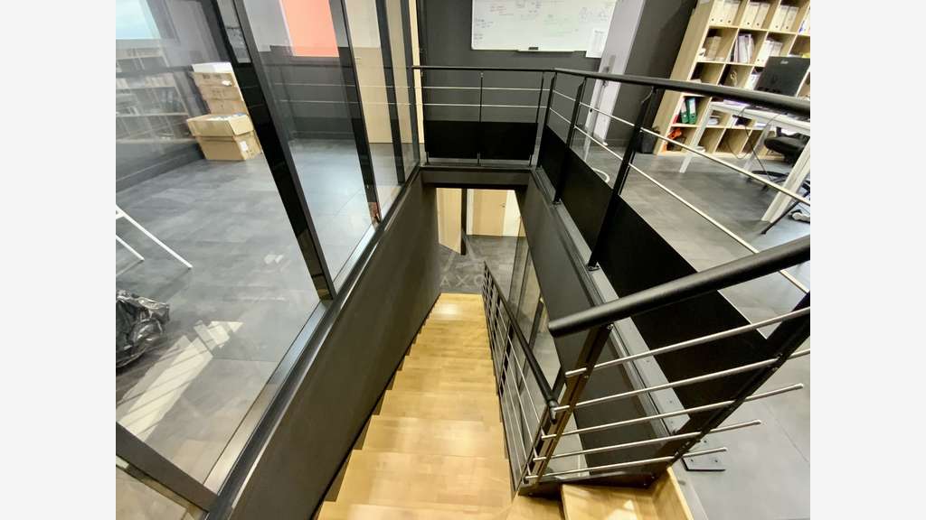 A louer local d'activité 166m² en ZA Fabrègues, 