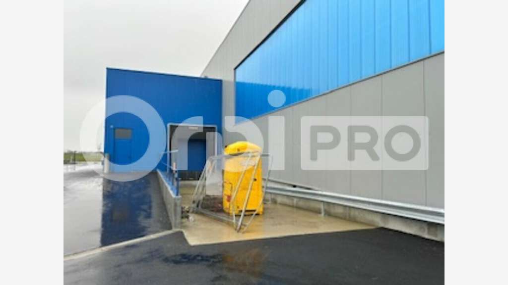 Bâtiment individuel de 1939m² à louer à Fareins
