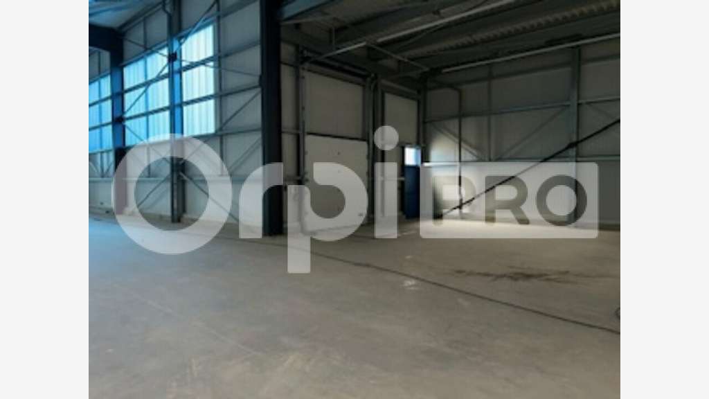 Bâtiment individuel de 1939m² à louer à Fareins