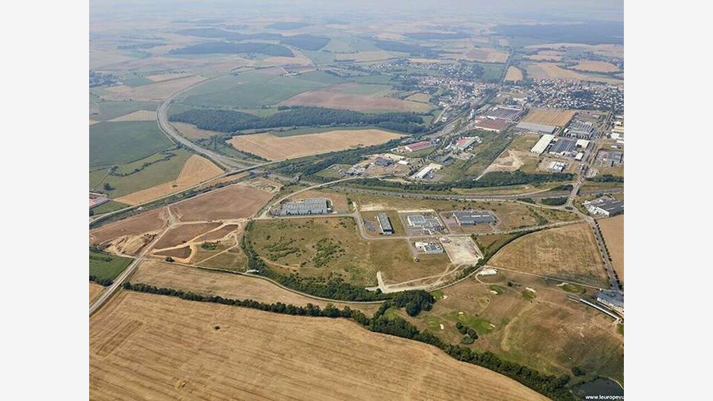 Bâtiment industriel 6000m² à louer à Faulquemont