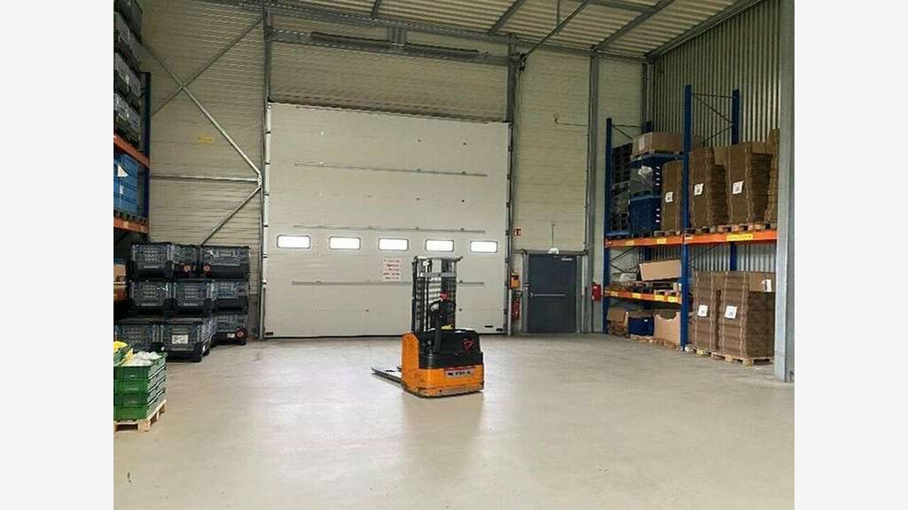 Bâtiment industriel 6000m² à louer à Faulquemont