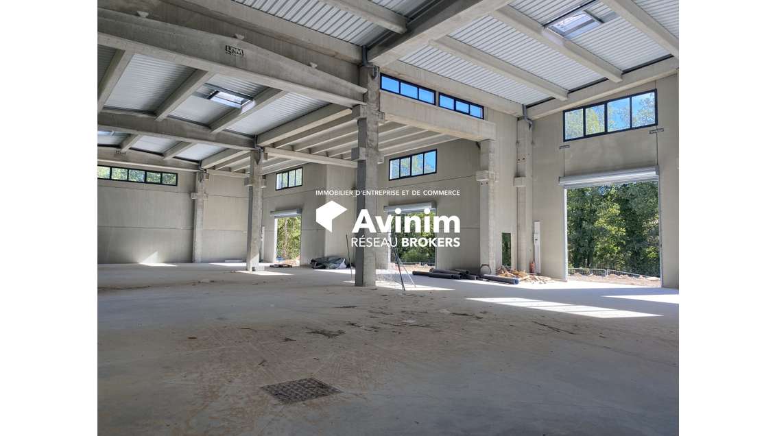 A louer local artisanal 485m² Canton de  Fayence