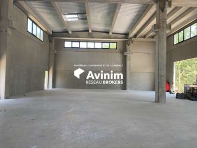 Location Locaux d'activités - Entrepôts à Fayence
