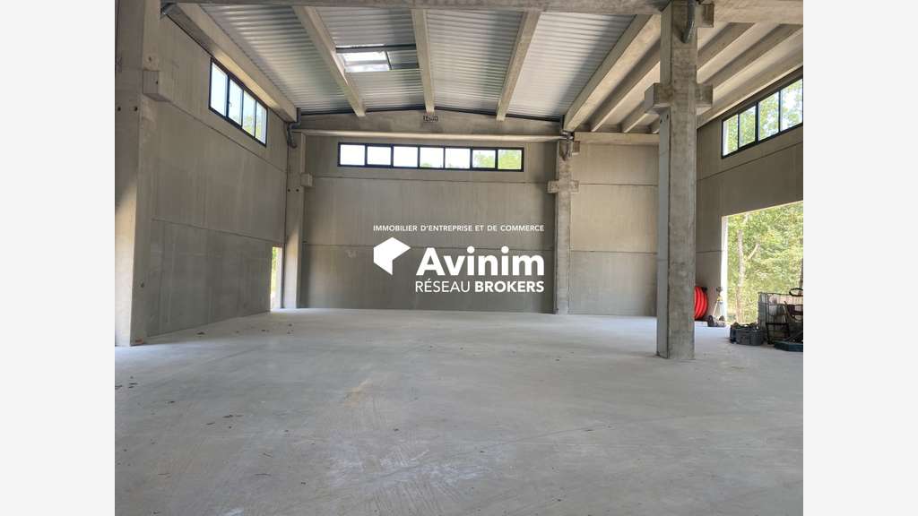 A louer local artisanal 485m² Canton de Fayence