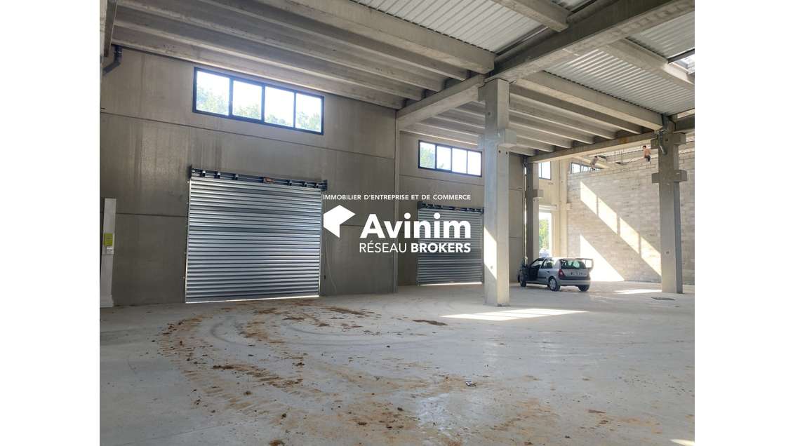 Local artisanal de 336 m² dans le Canton de 