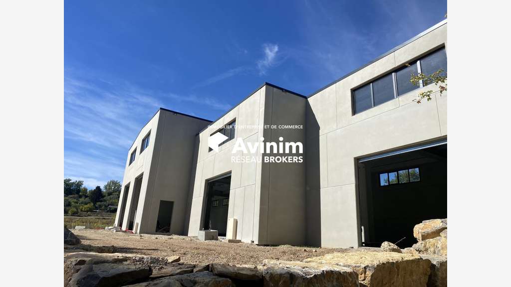 A louer local artisanal 150m² Canton de Fayence