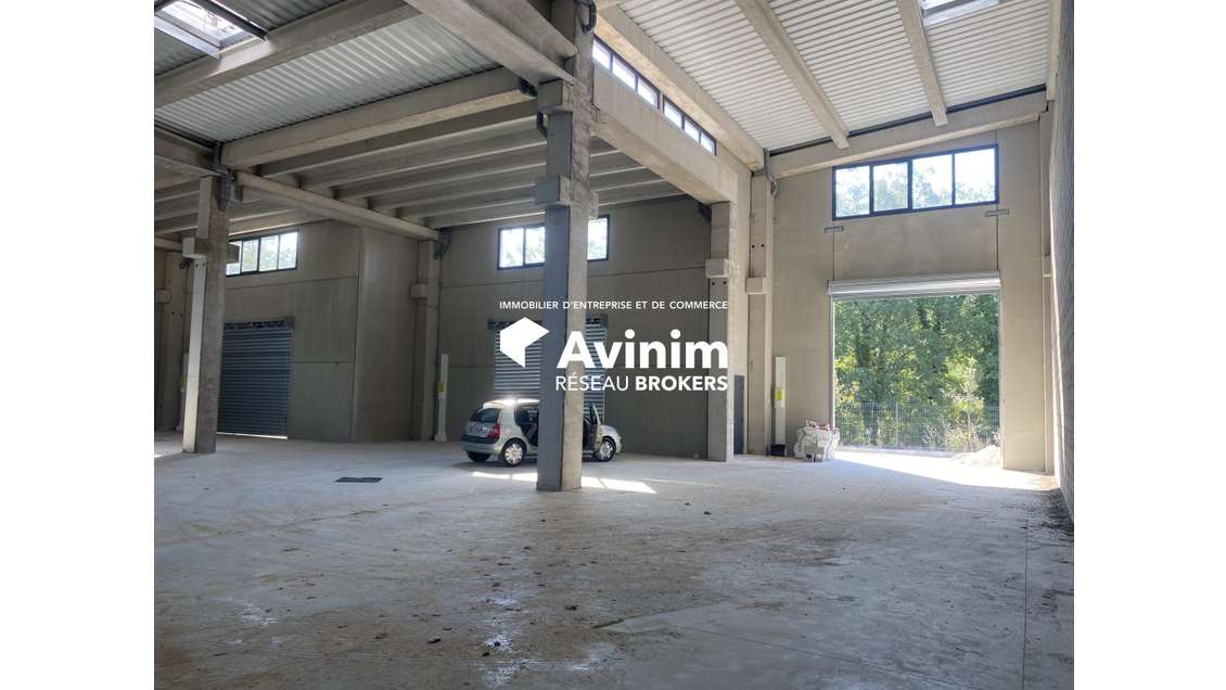 Local artisanal de 150 m² dans le Canton de 