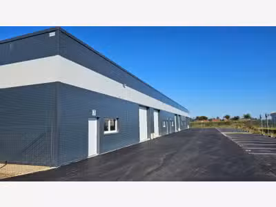 À louer – Locaux d'activités de 99 et 144 m² à Féc