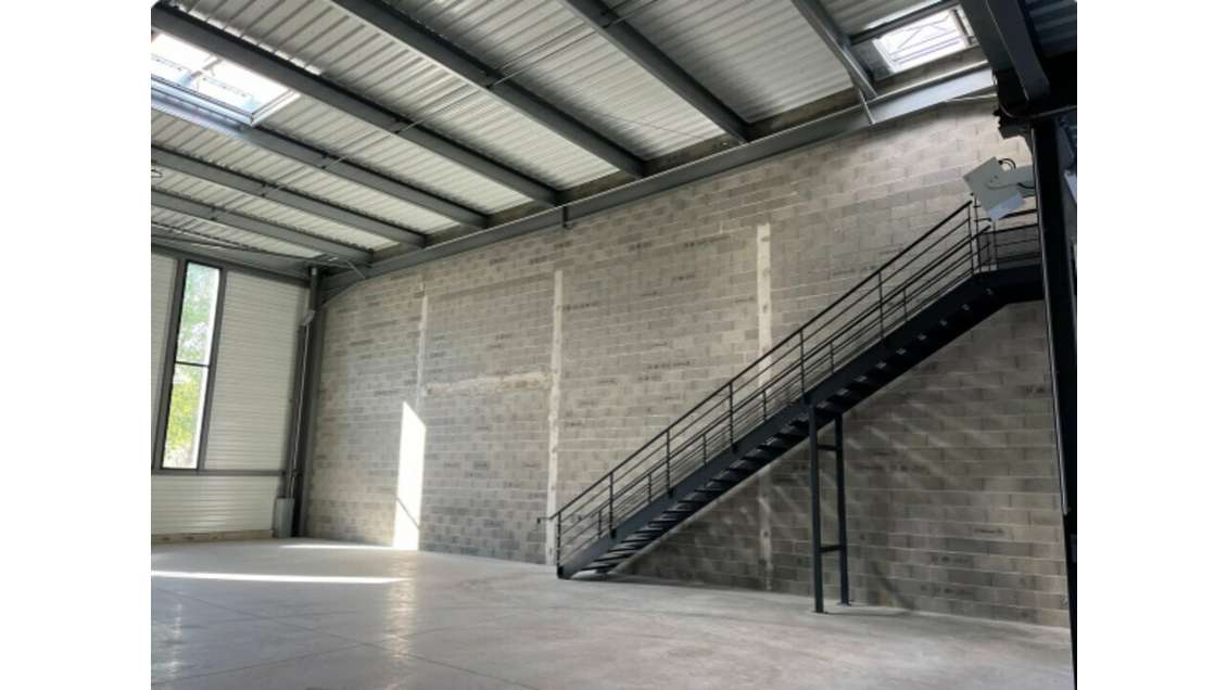 Entrepôt + bureaux neuf 1134m² sur Fenouillet