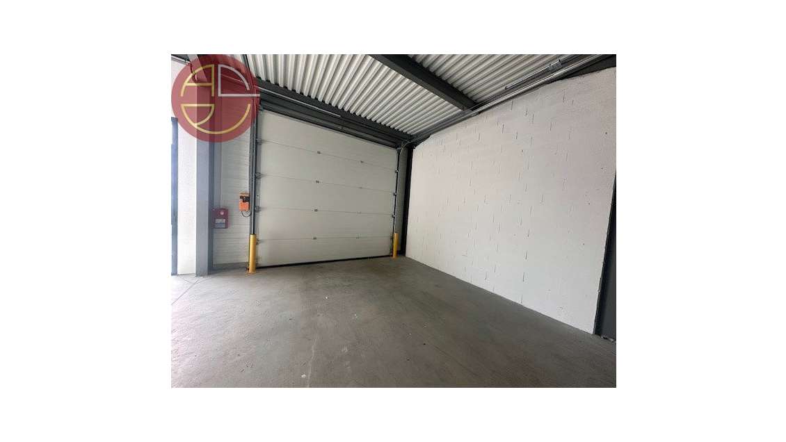 A louer entrepôt bureaux de 378m² à Fenouillet