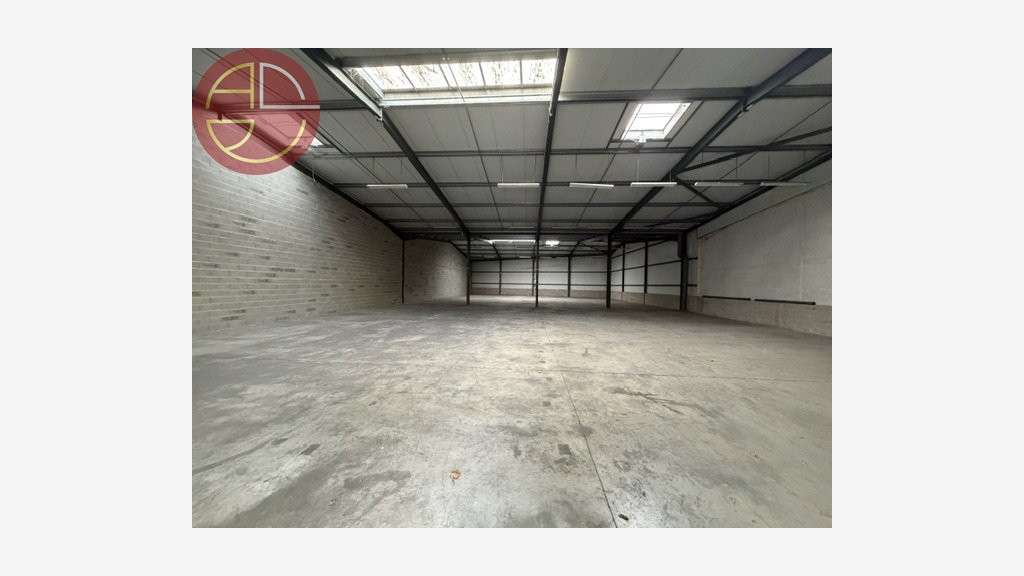 A louer entrepôt 1560m² à Fenouillet RN20