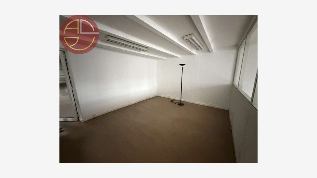 A louer entrepôt 1560m² à Fenouillet RN20