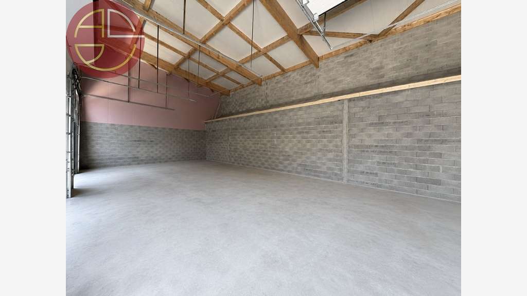 A louer entrepôt 260m² à Fenouillet