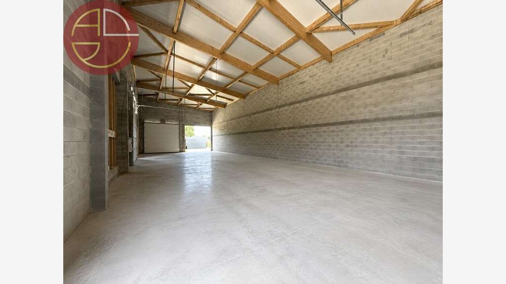 A louer entrepôt 260m² à Fenouillet