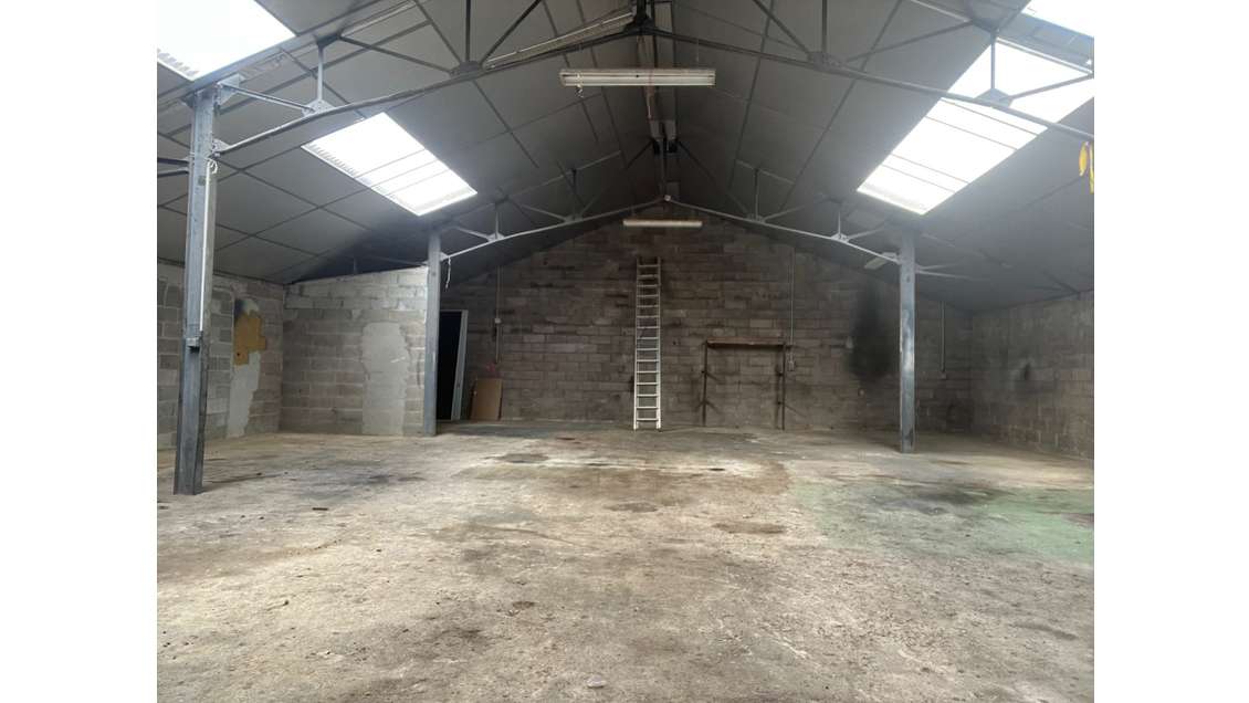 Local d'activité de 215 m² à FEYTIAT !