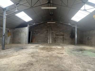Local d'activité de 215 m² à FEYTIAT !