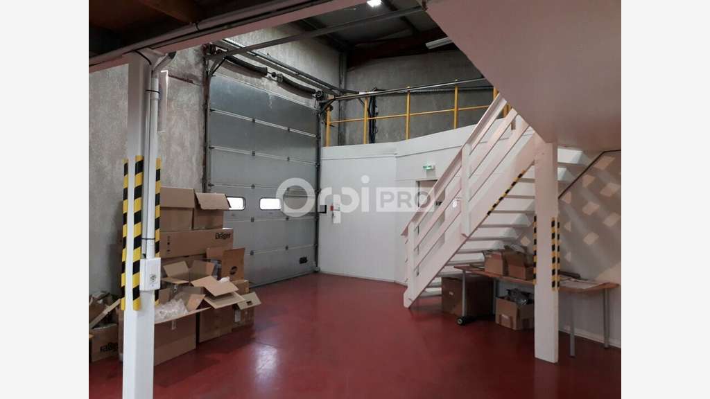 Local d'activité bureaux de 367m² à louer à Feyzin