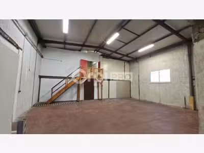 Local d'activité bureaux de 367m² à louer à Feyzin