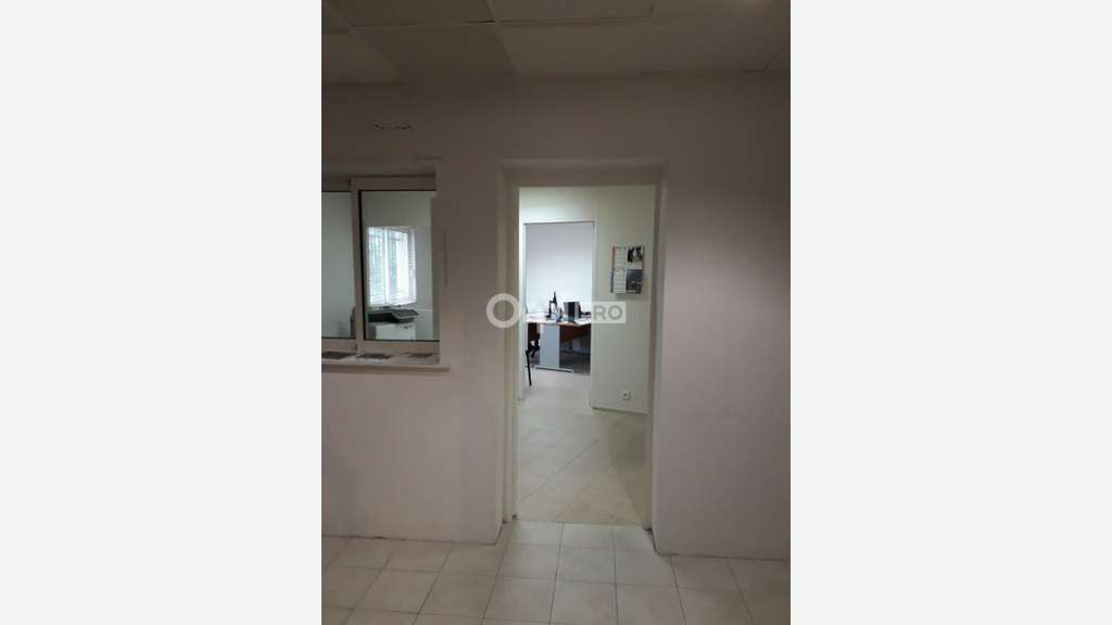 Local d'activité bureaux de 367m² à louer à Feyzin