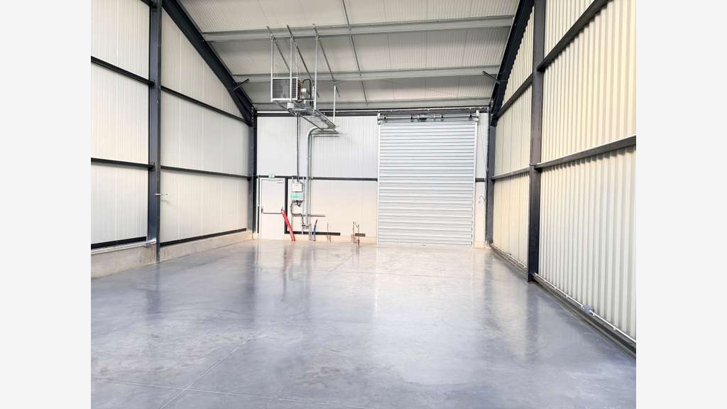 A louer cellules d'activités de 125m² à Fléac