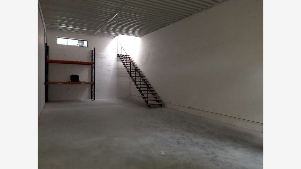 Local activité 186m² à louer à Fleurieu-sur-Saône