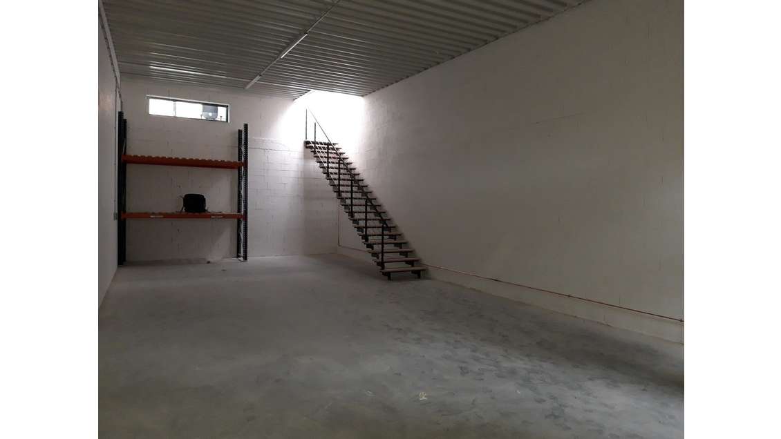 Local activité 186m² à louer à Fleurieu-sur-Saône