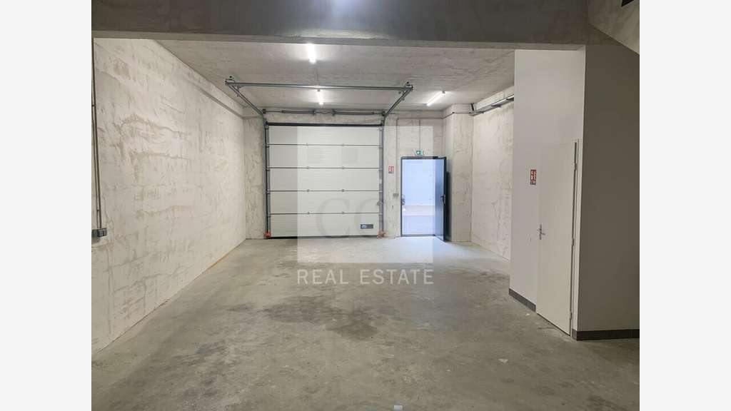 Loue local d'activités 288m² à Fleurieu sur Saône