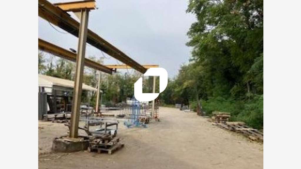 A louer Local d'activité 1480m² Fleurieu sur saone