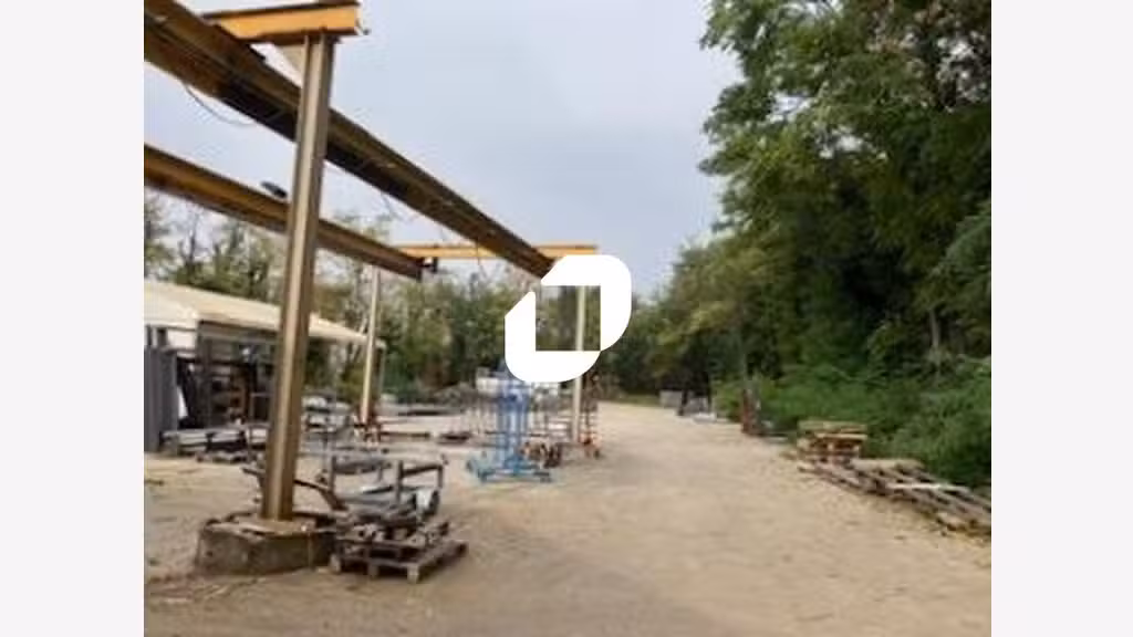A louer Local d'activité 1480m² Fleurieu sur saone