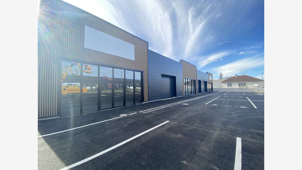 Loue cellule commerciale 380m² Fleury-les-Aubrais