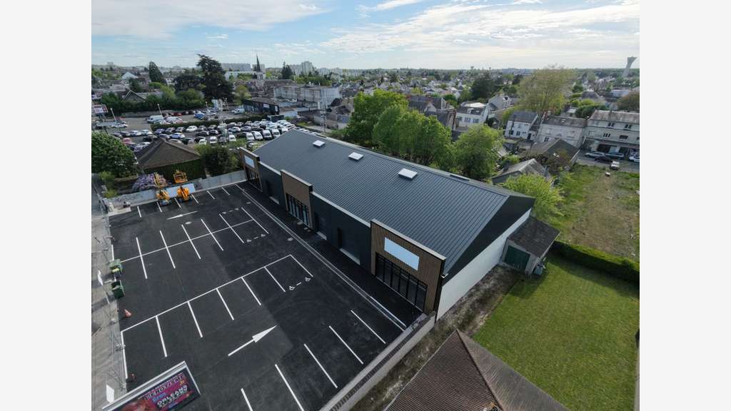 Loue cellule commerciale 380m² Fleury-les-Aubrais
