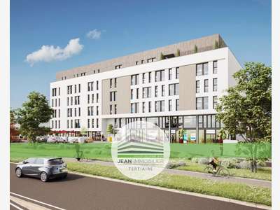 A louer commerce 125m² belle visibilité à Fleury