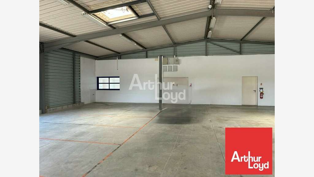Local d'activité 574m² à louer à Fontenay-le-Comte