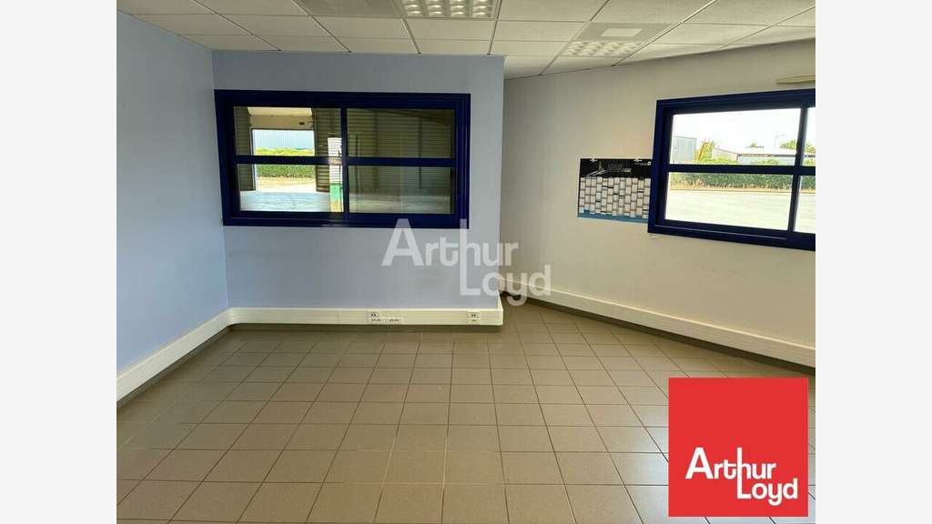 Local d'activité 574m² à louer à Fontenay-le-Comte