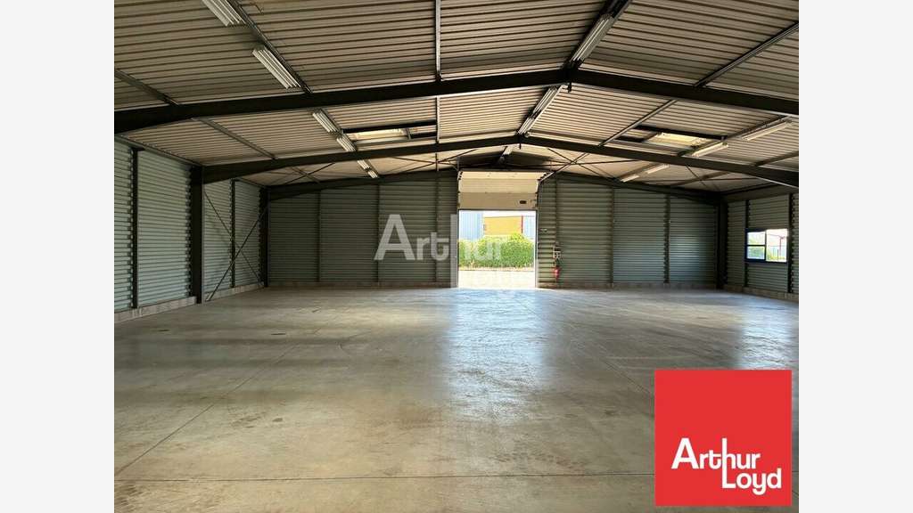 Local d'activité 574m² à louer à Fontenay-le-Comte