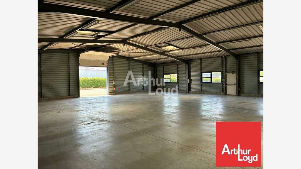 Local d'activité 574m² à louer à Fontenay-le-Comte