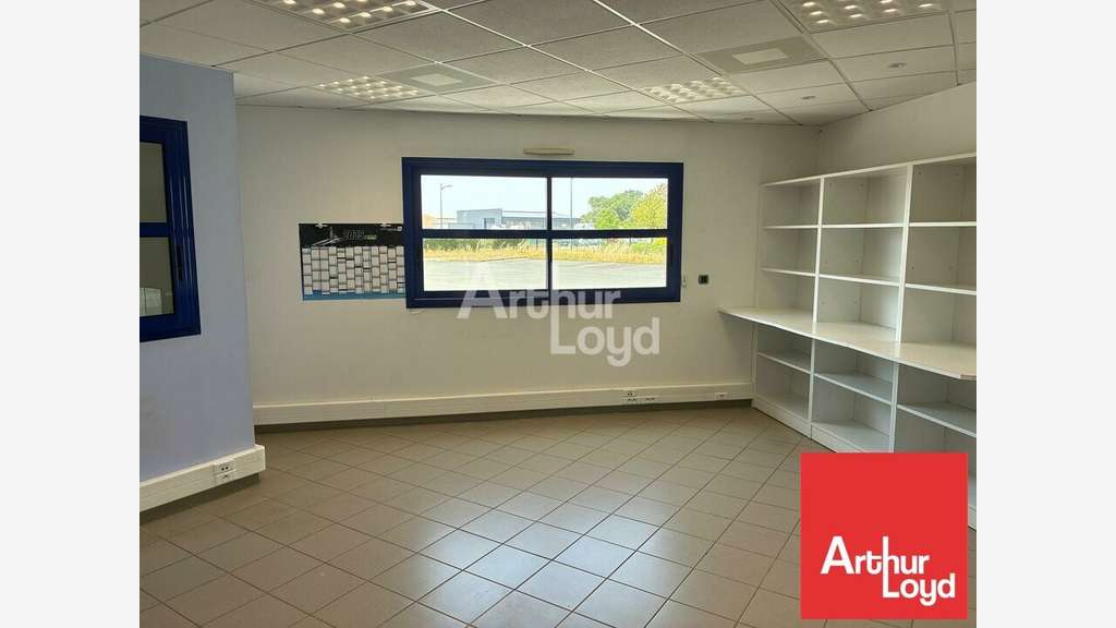 Local d'activité 574m² à louer à Fontenay-le-Comte
