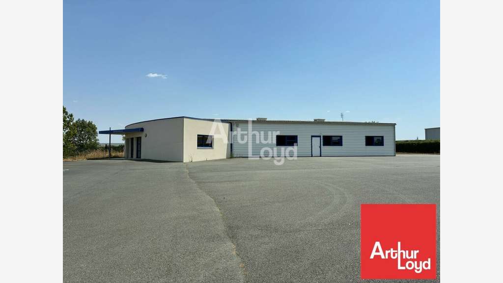 Local d'activité 574m² à louer à Fontenay-le-Comte