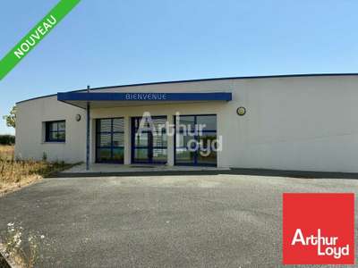 Local d'activité 574m² à louer à Fontenay-le-Comte