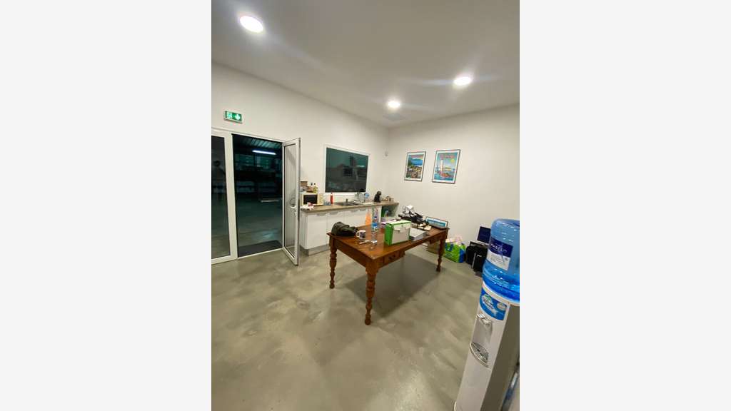 A louer local d'activités 300m² , FdF, rénové