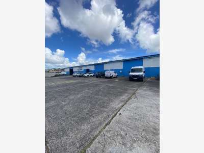 Loue local d'activités de 260m² à Fort de France