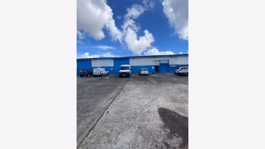 Loue local d'activités de 260m² à Fort de France