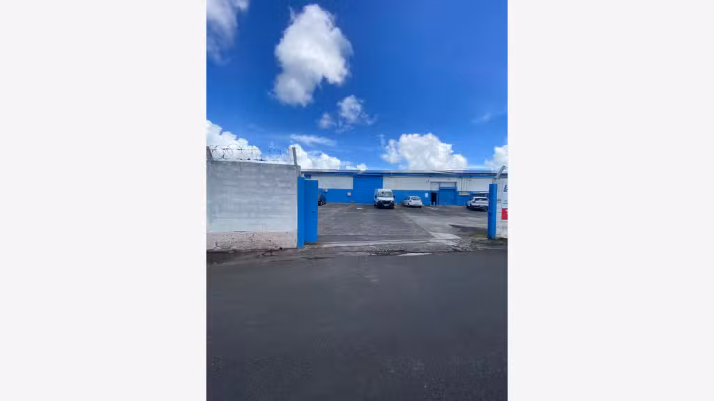 Loue local d'activités de 260m² à Fort de France