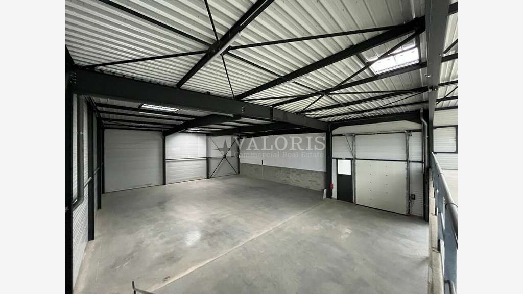 Local d'activité 540m² à louer à Frans RD904