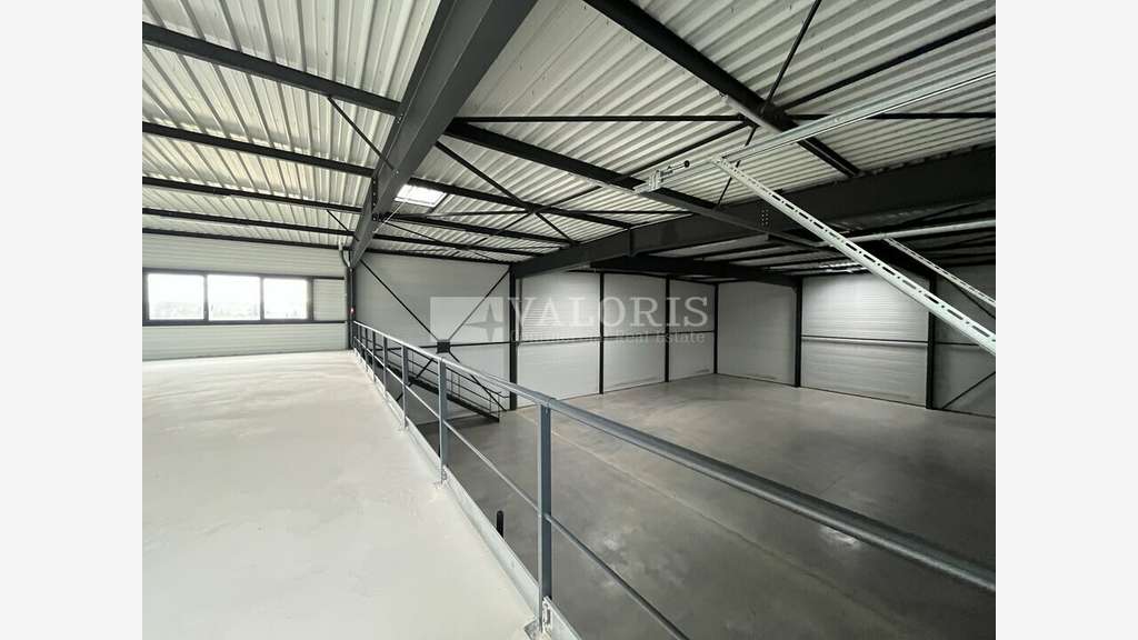 Local d'activité 540m² à louer à Frans RD904